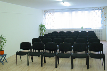 Seminarraum mit Sesselreihen